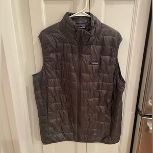 Men’s size Large Dark Gray Patagonia vest